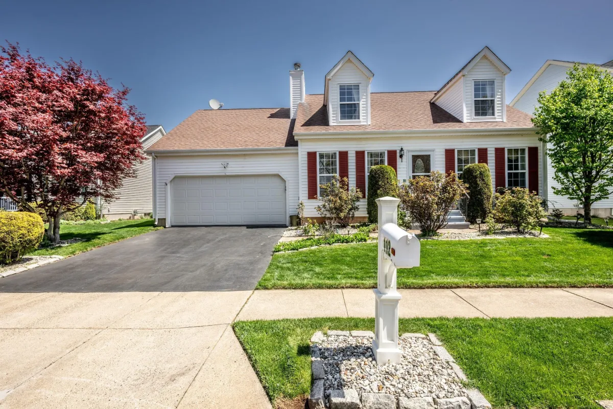 Middletown Concrete builds and installs Driveway