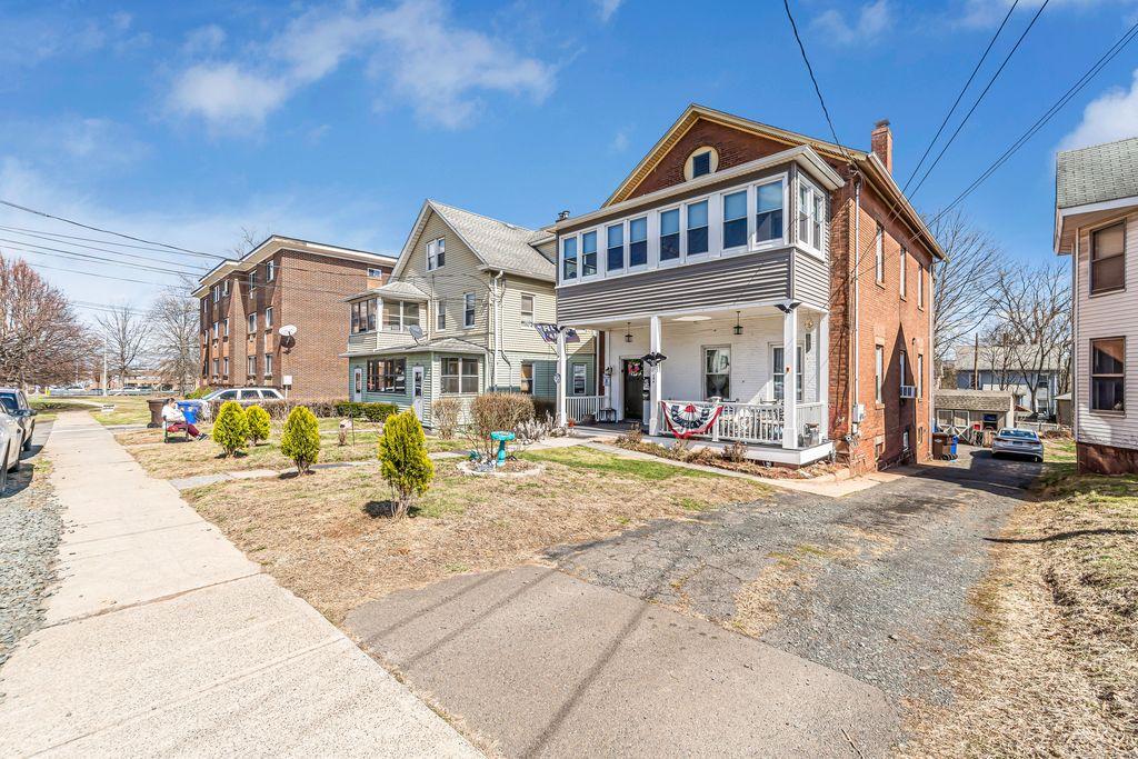 Middletown Concrete builds and installs Driveway