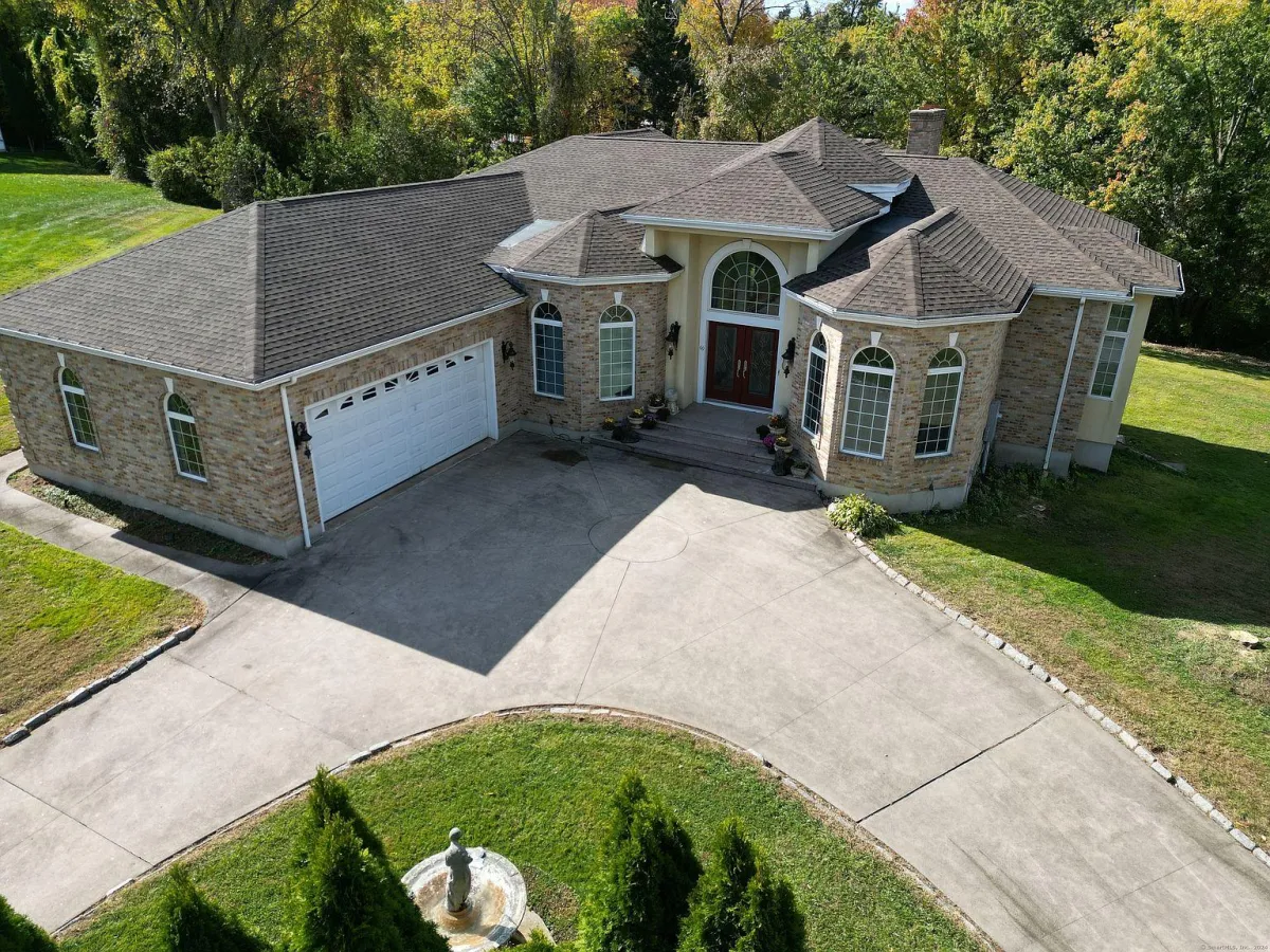 Middletown Concrete builds and installs Driveway