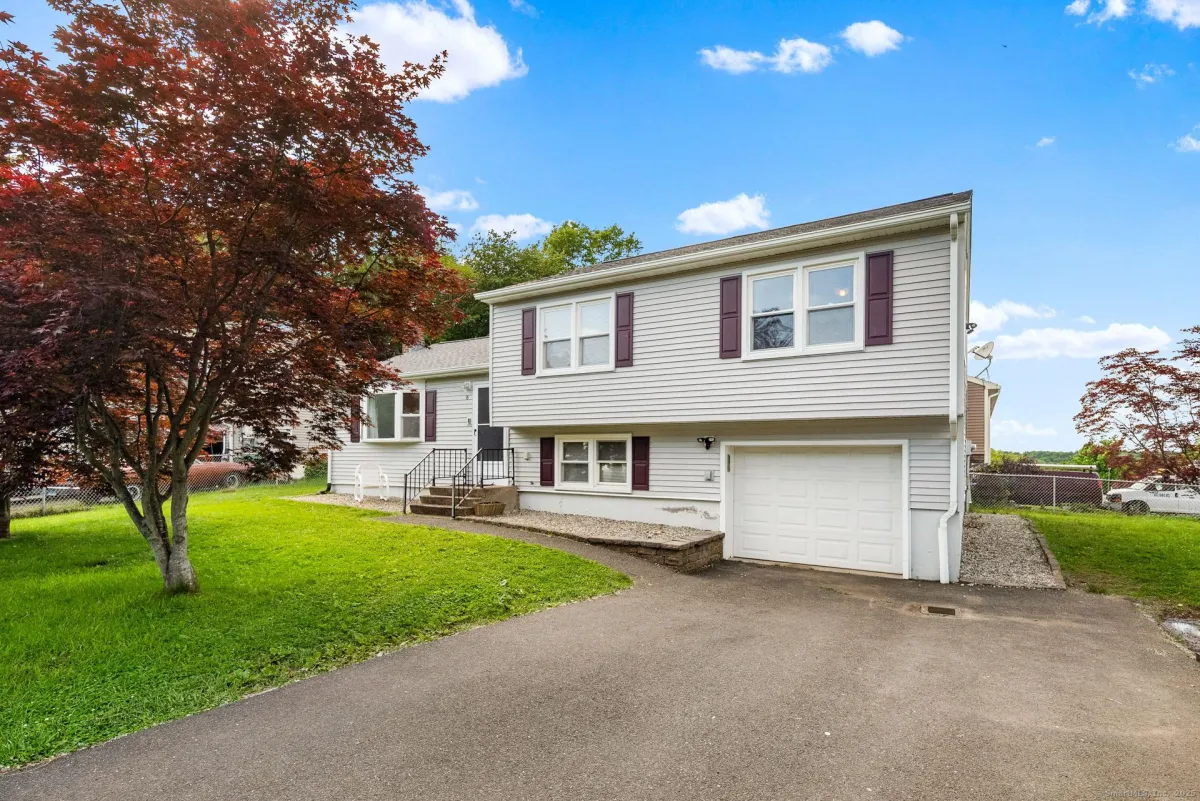 Middletown Concrete builds and installs Driveway