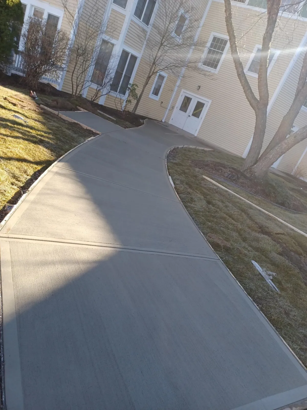 Middletown Concrete builds and installs Pathway