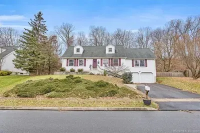 Middletown Concrete builds and installs Driveway