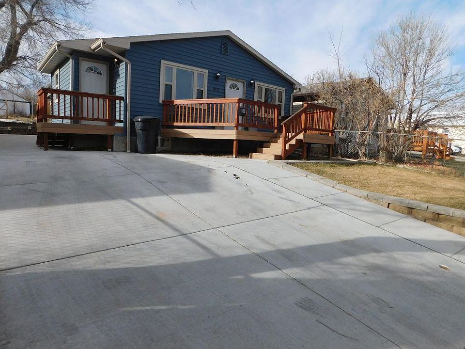 Casper Raton Concrete builds and installs Driveway