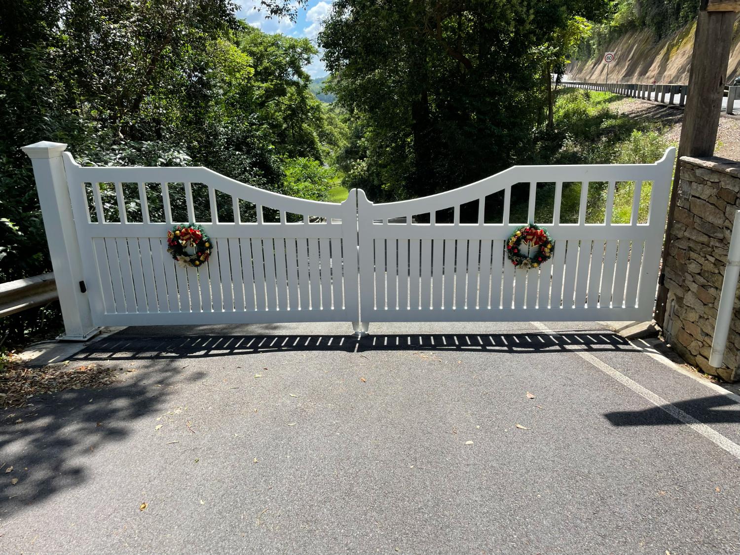 Old-Dairy,-Maleny,-Entrance-Gate