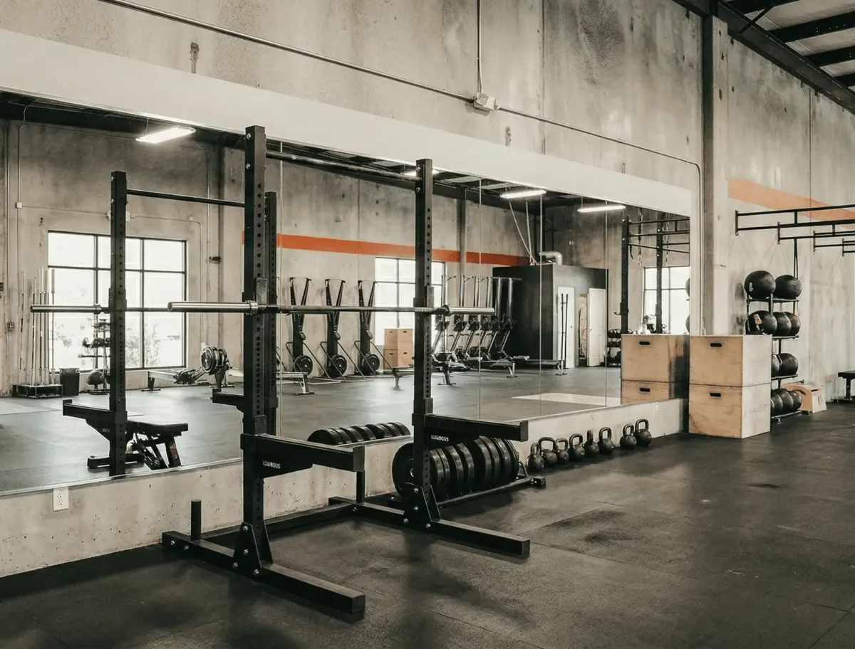 Durable commercial gym mirrors for large-scale fitness clubs and community centers