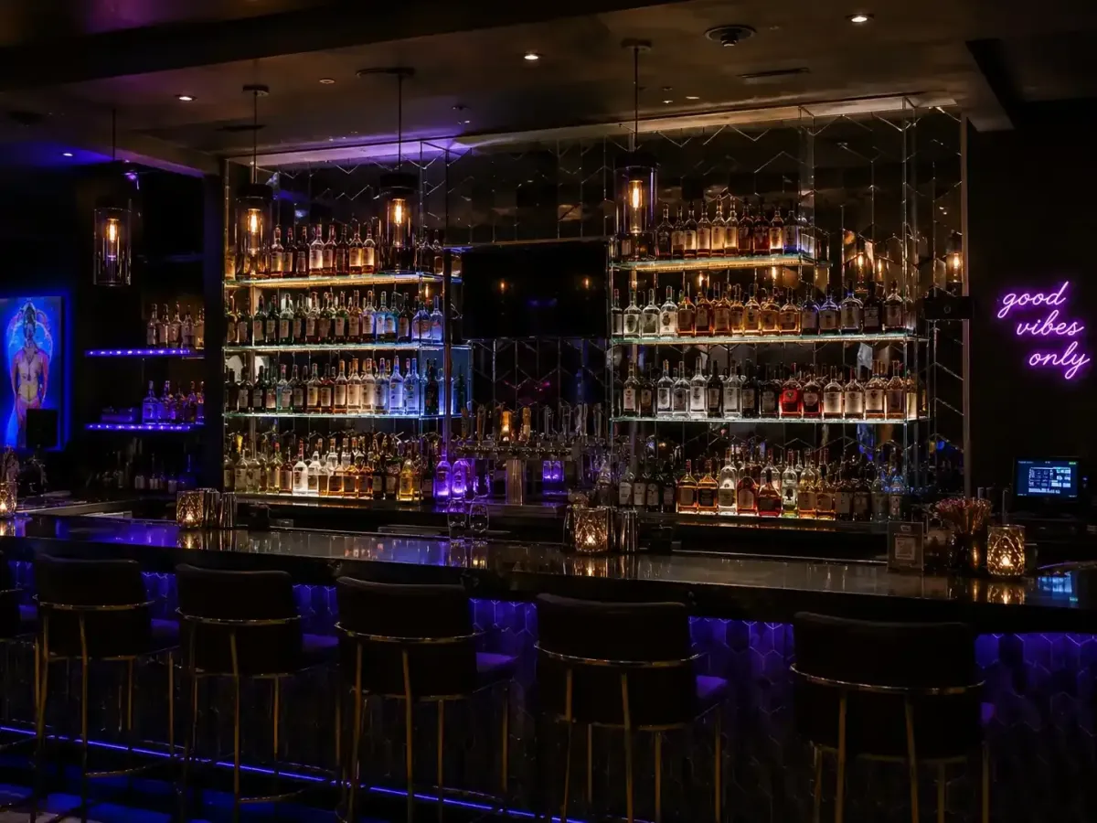 Nightclub bar mirror backsplash