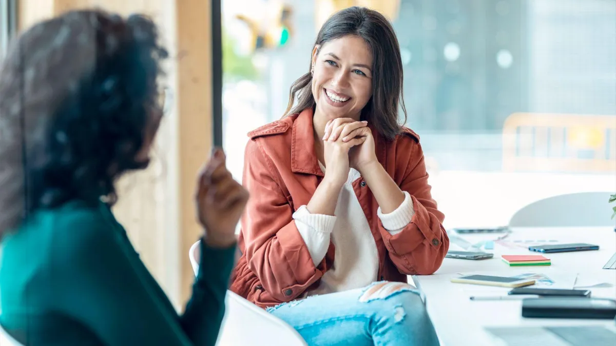 Two entrepreneurs in conversation