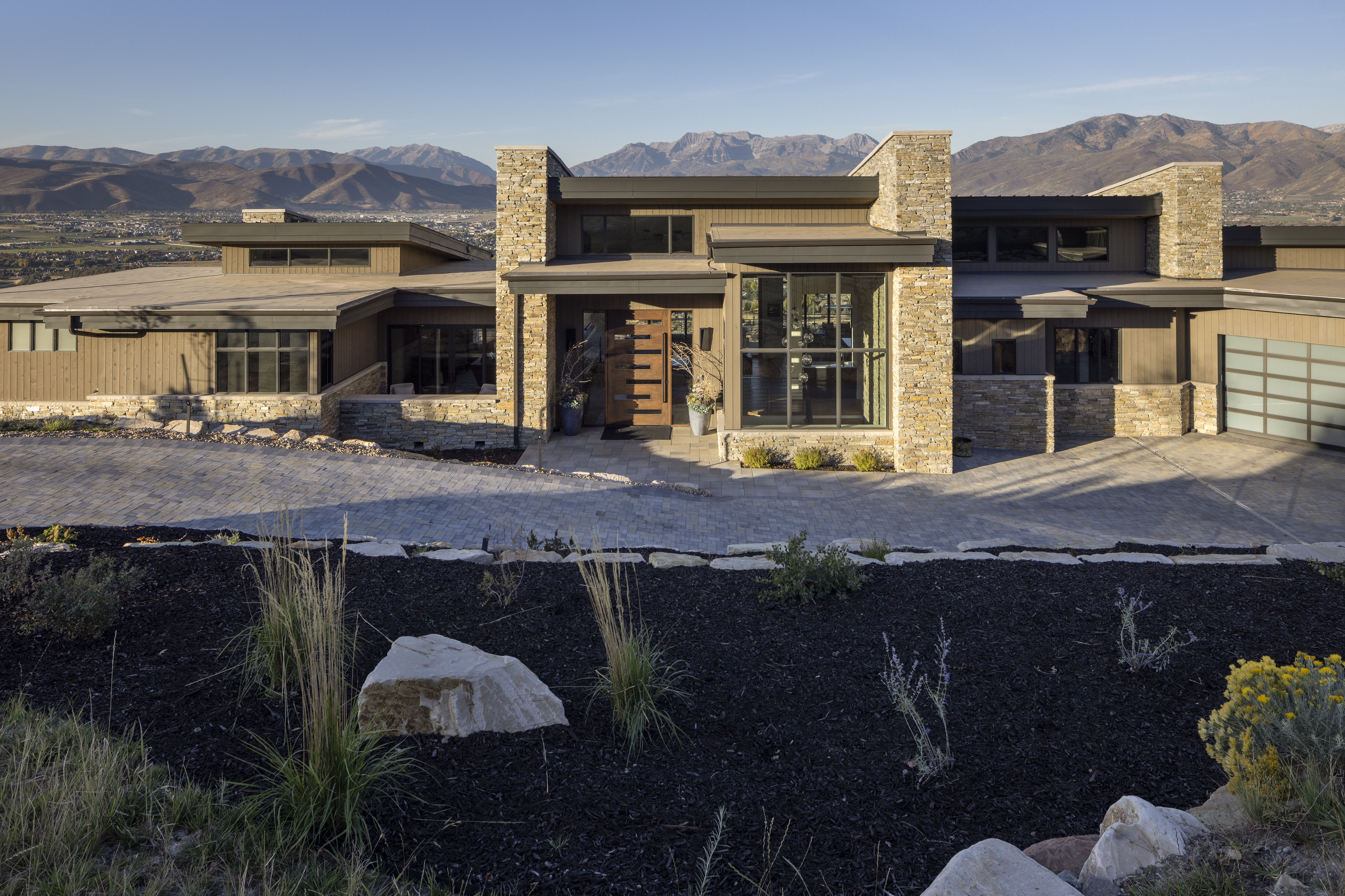 Custom modern luxury home exterior by Jorgenson Builders - Erario project