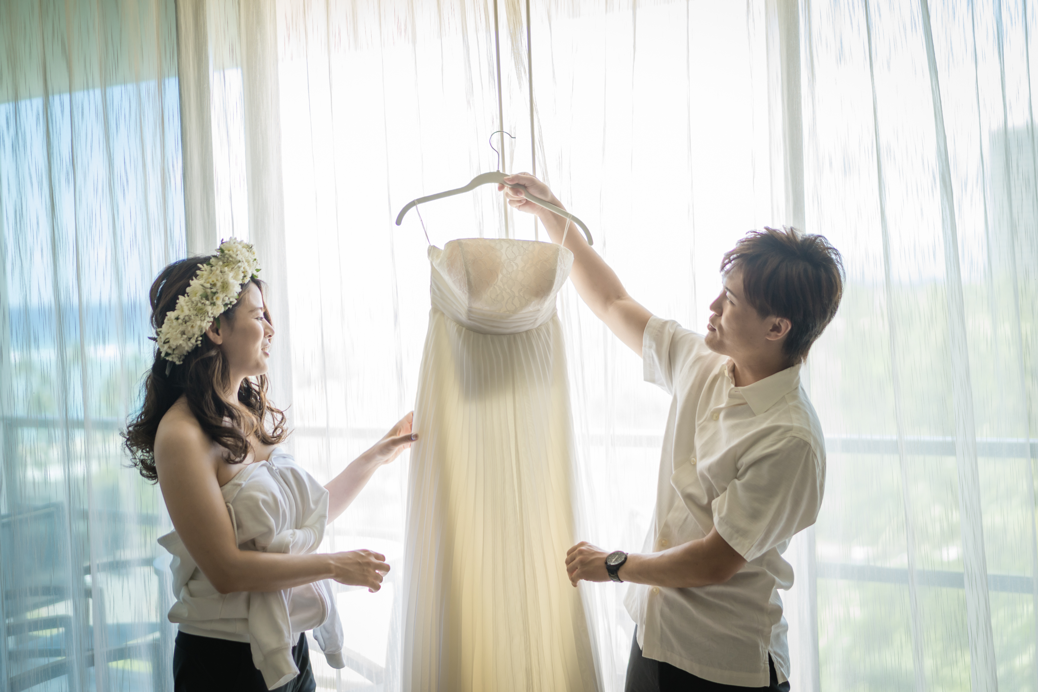 ハワイ結婚式用のウェディングドレス