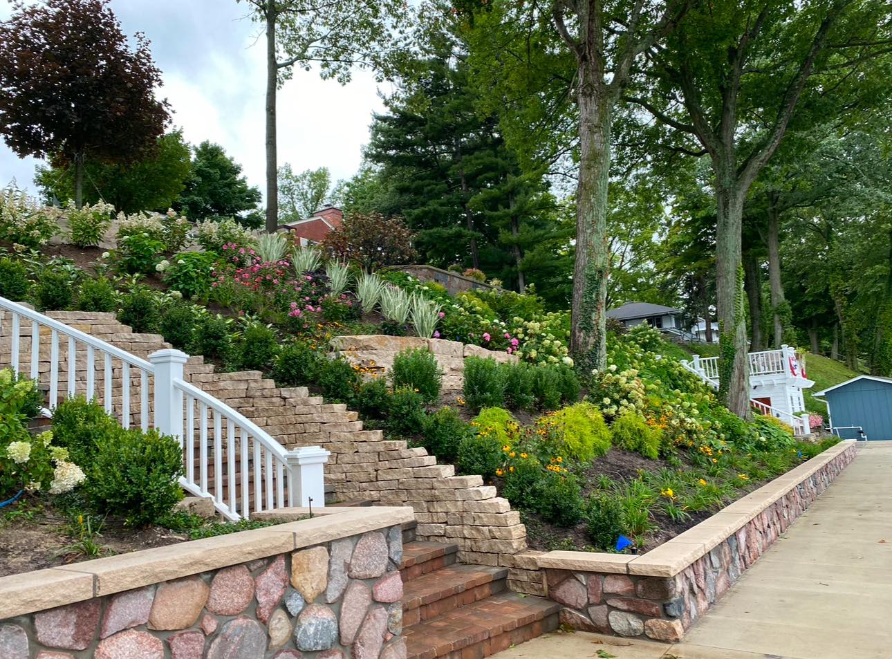 landscape design services in syracuse, IN
