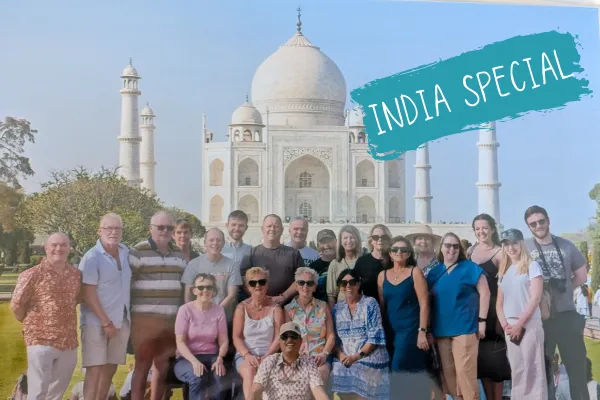Tour group at the Taj mahal