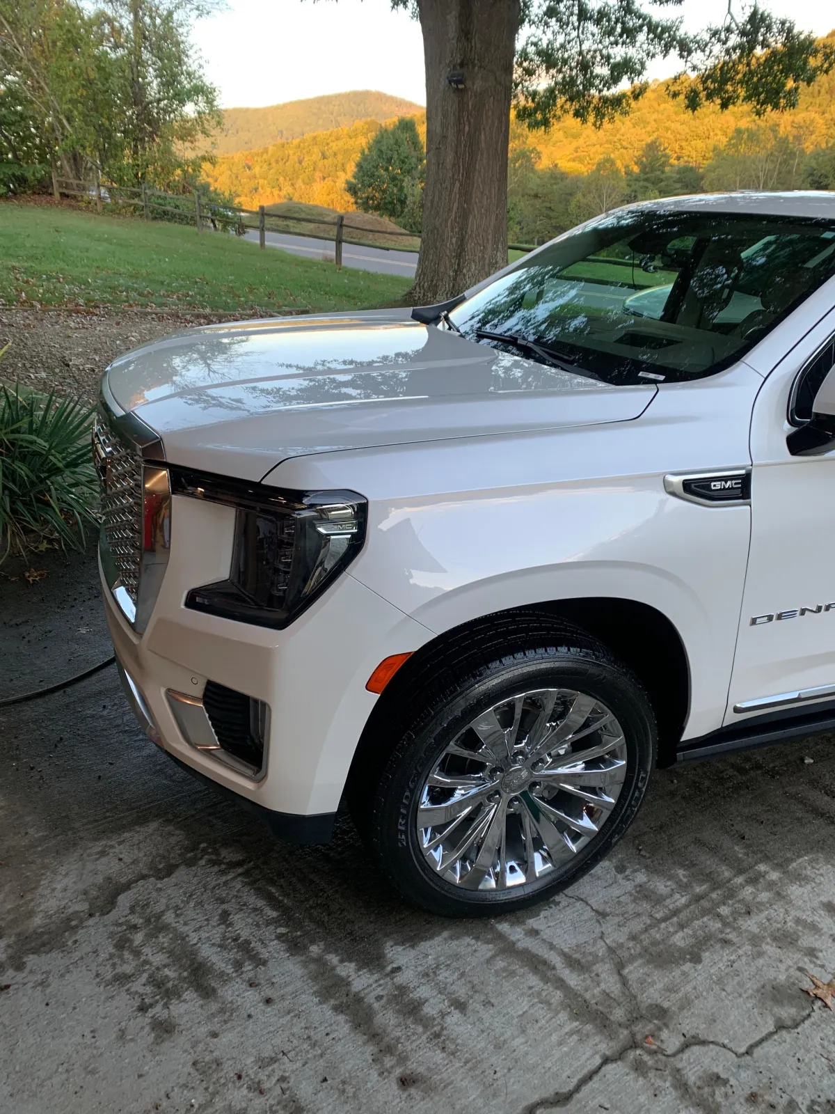 {{ custom_values.service_1 }} in {{custom_values.biz_area_1})