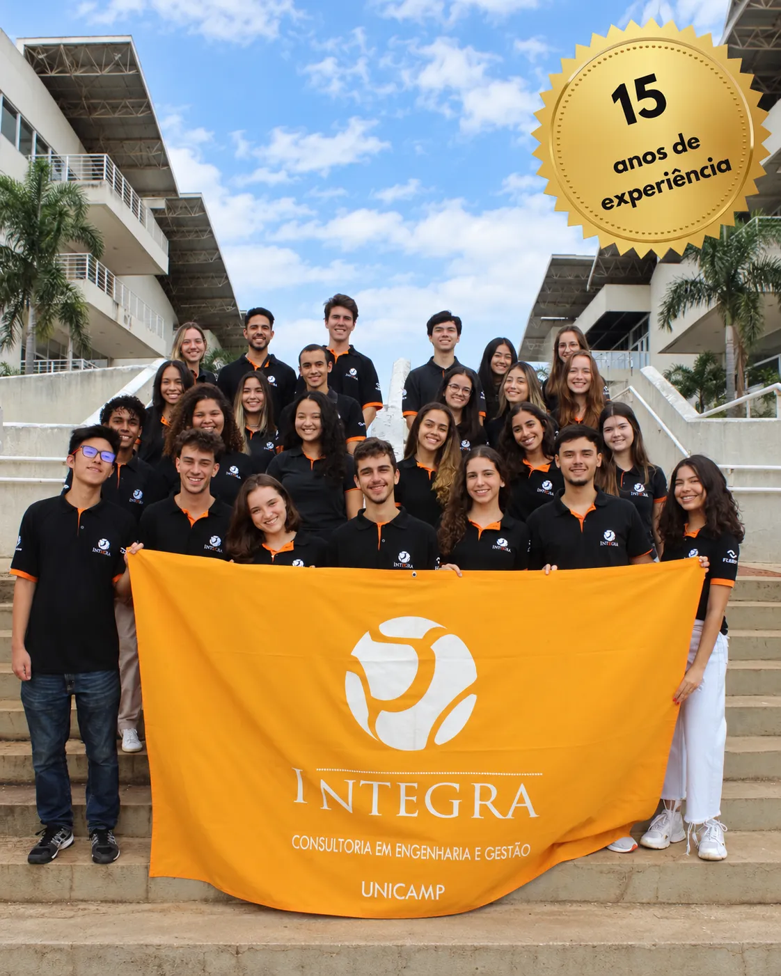 Inserir foto real do time da Integra EJ - Equipe de consultoria e ambiente corporativo neutro