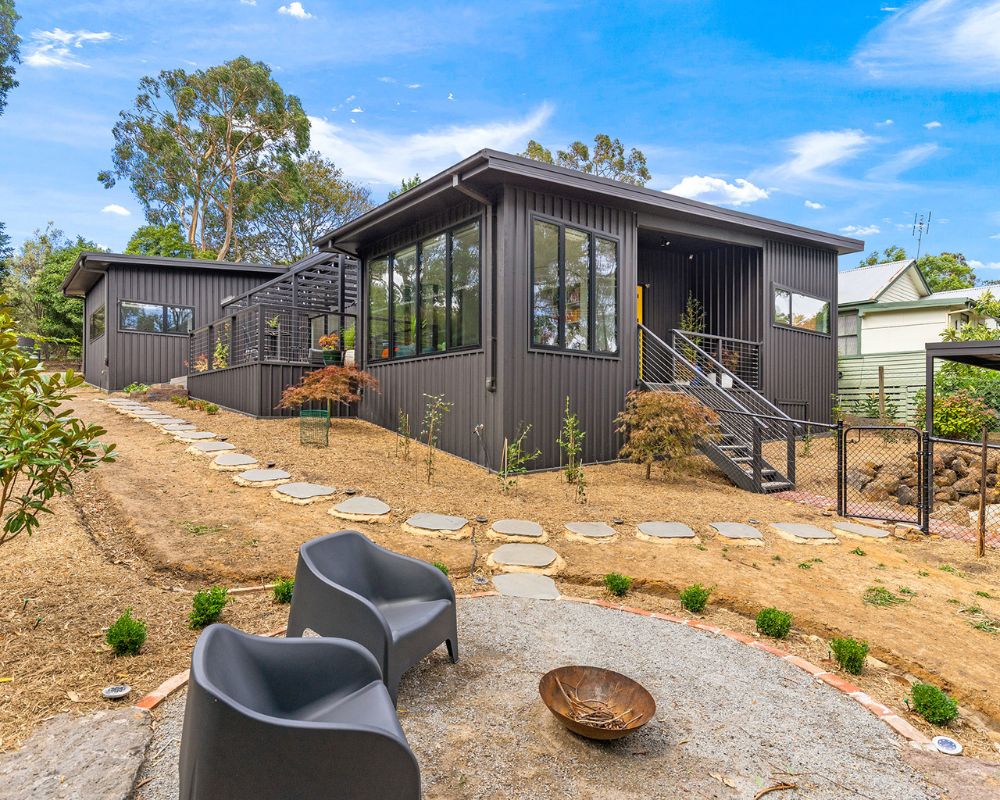 Contemporary home extension with outdoor entertaining area and landscaped garden