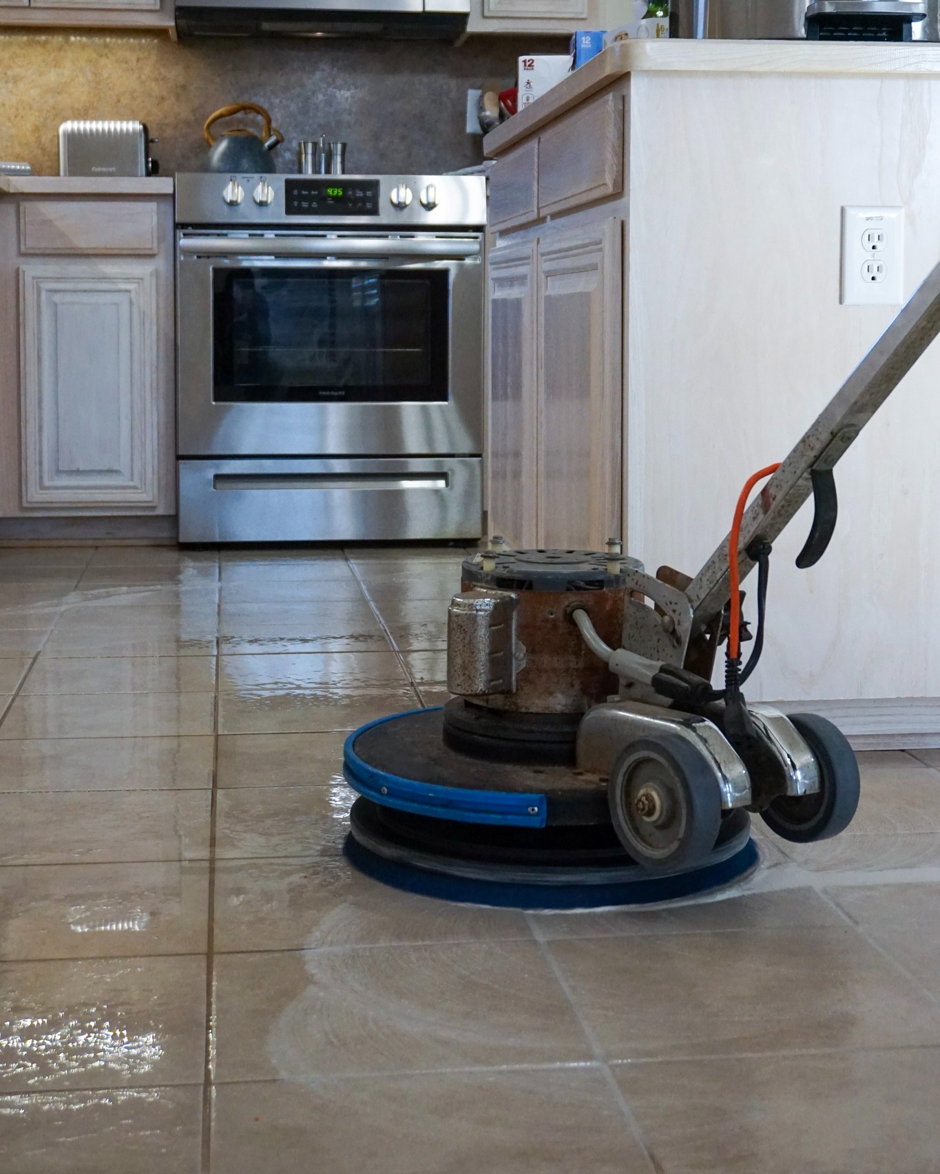 Floor buffer on tile