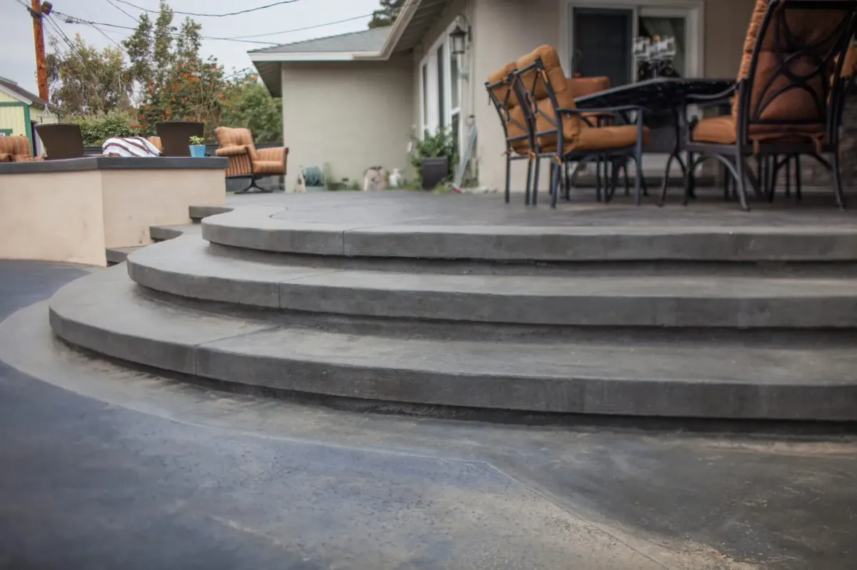 concrete stairs leading to patio