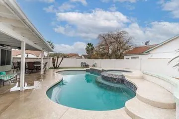 pool with fountain