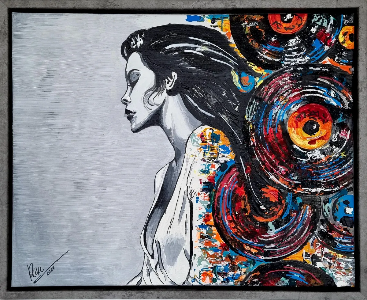Acrylgemälde ‚Living Music‘ von Rike Wölke: graues Frauenprofil links, rechts farbige, vinylartige Kreisstrukturen als Klangwellen; Musik verwandelt Grau in Farbe; inkl. Schattenfugenrahmen.