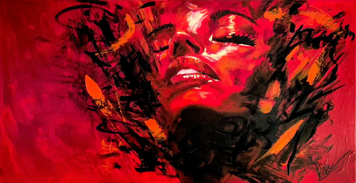 Acrylgemälde von Rike Wölke: Ein ausdrucksstarkes Frauengesicht in leuchtenden Rottönen, mit geschlossenen Augen und glänzenden Lippen, umgeben von dynamischen schwarzen und orangefarbenen Pinselstrichen, die den kraftvollen Akt der Befreiung symbolisieren.