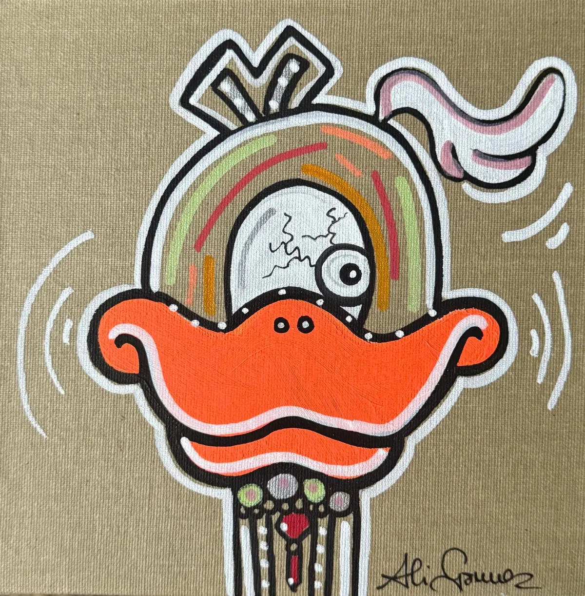 Kharzuul – Wall-Bust von Winton Afrić: rote Drachen-Wandskulptur (PLA/Kunststoff) mit massiven Hörnern, Reißzähnen und dichter Schuppenstruktur an heller Wand.