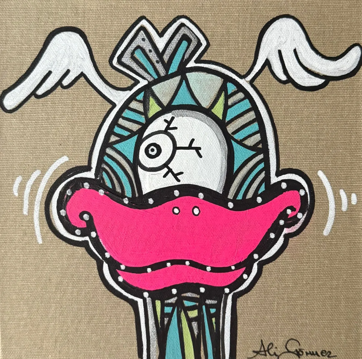 Kharzuul – Wall-Bust von Winton Afrić: rote Drachen-Wandskulptur (PLA/Kunststoff) mit massiven Hörnern, Reißzähnen und dichter Schuppenstruktur an heller Wand.