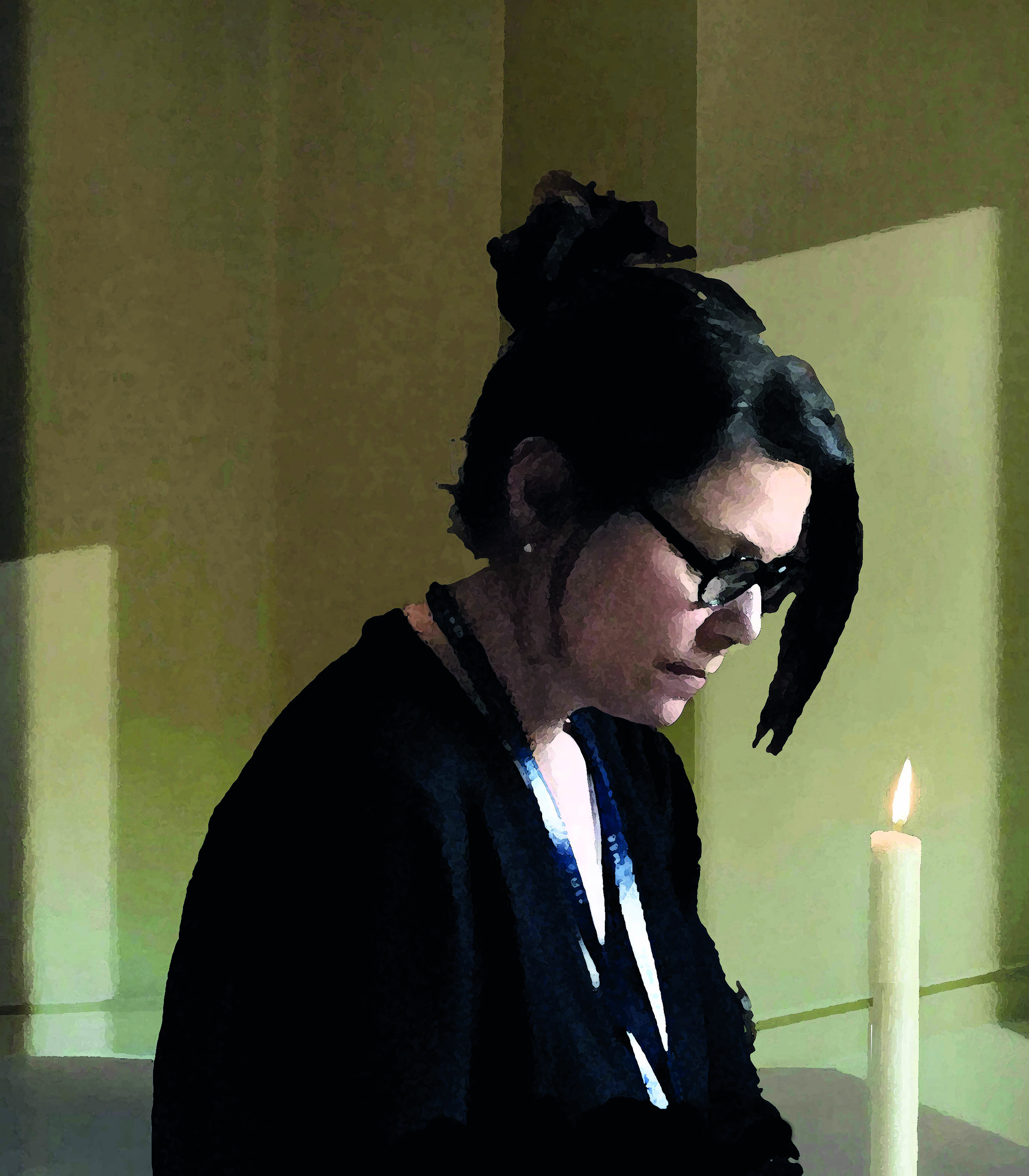 Schwarz-Weiß-Porträt einer jungen Frau mit Kopftuch und Kopfhörern vor leuchtend rot-grünem, abstrakt-gestischem Farbfeld – ‚Generation‘ von Matthias Hübner (2025)