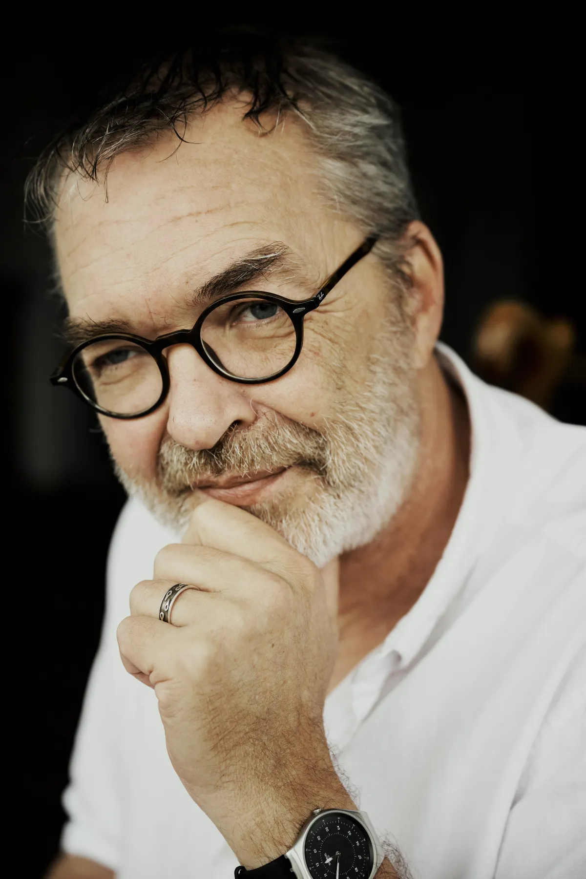 Matthias Hübner, zeitgenössischer Maler – Porträt 2025. Foto: Falk Scheuring.