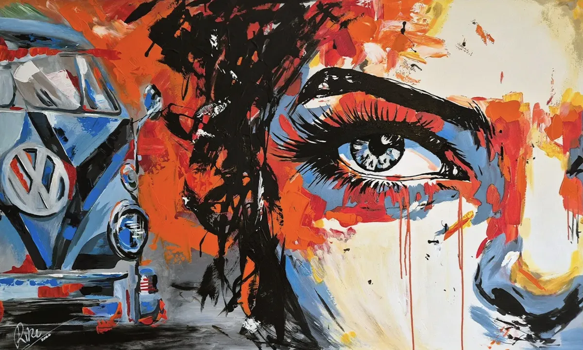 „Watch Out“ von Rike Wölke, expressives großformatiges Porträt mit blauem Auge, roter und orangener Malerei sowie Volkswagen-Motiv.