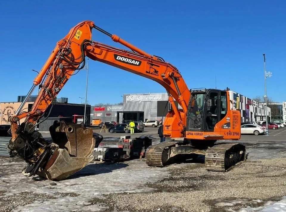 Doosan DX85R-3