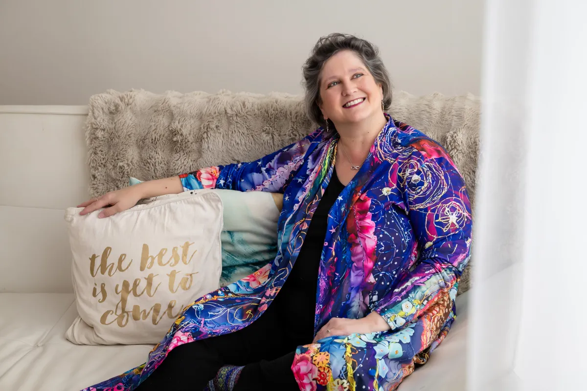 Simplify Your Tech Kat looking to the side