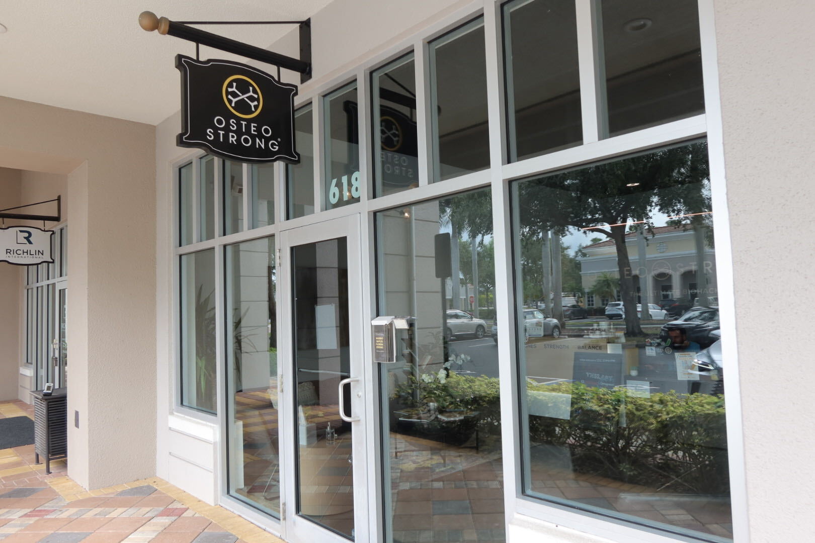 OsteoStrong Naples Vanderbilt storefront