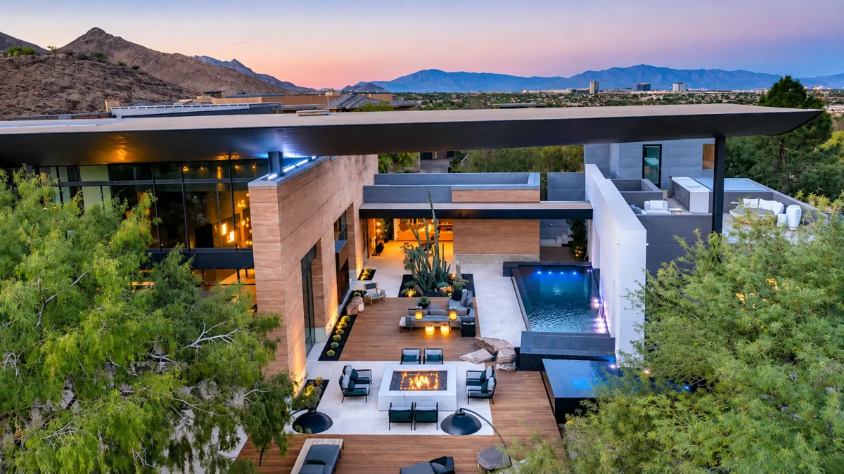 Custom luxury home that cost $7,00,000