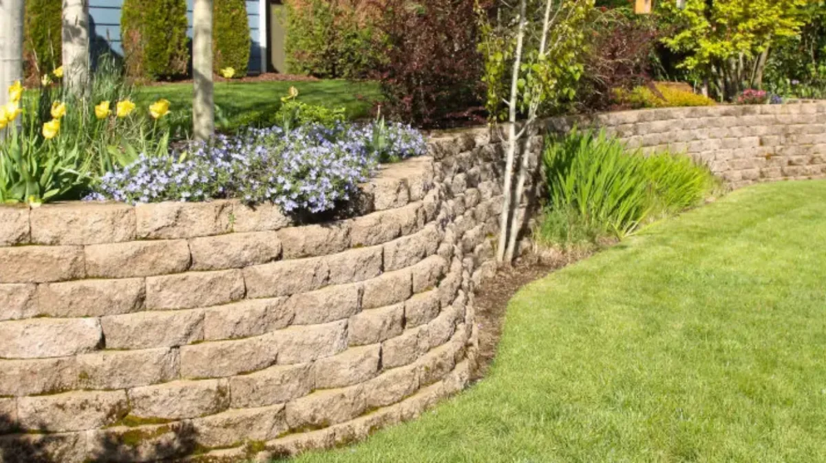 Hardscape Denver build and install retaining walls