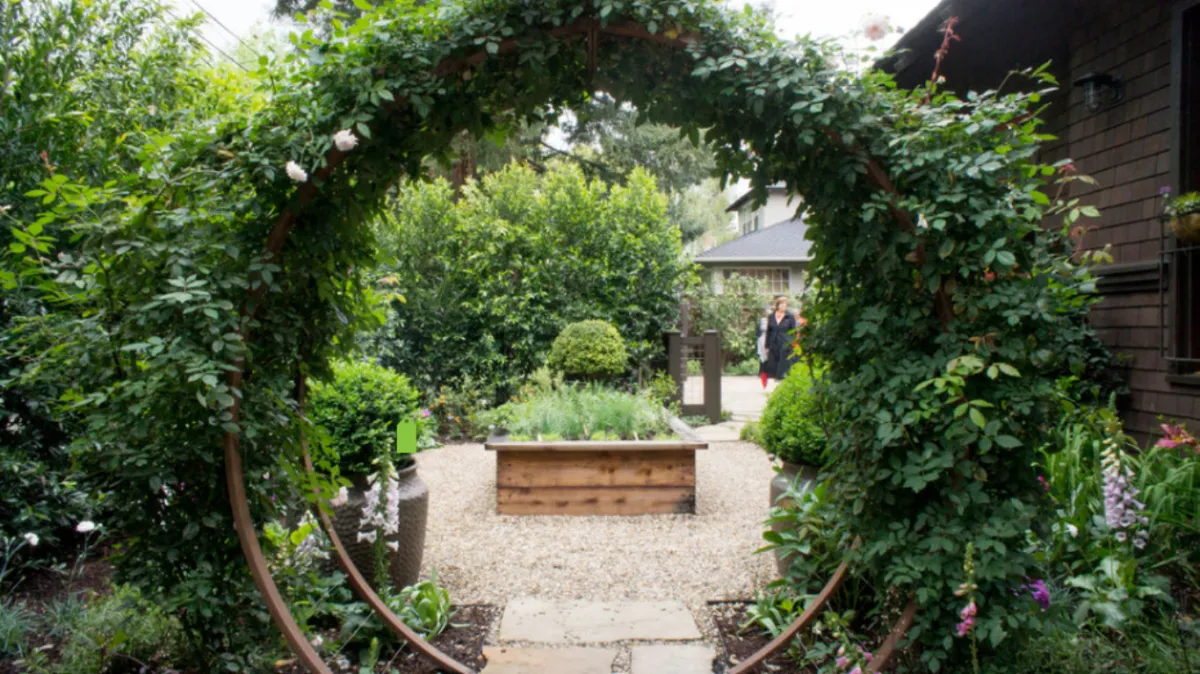 Hardscape Denver build arbor and trellises