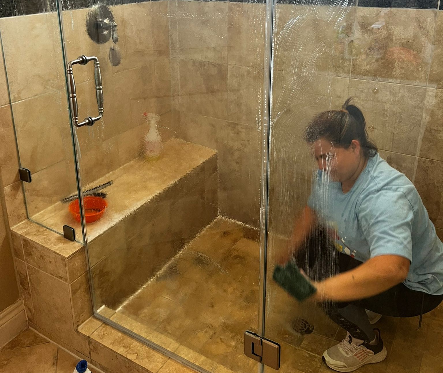Man playing vacuum cleaner like a guitar