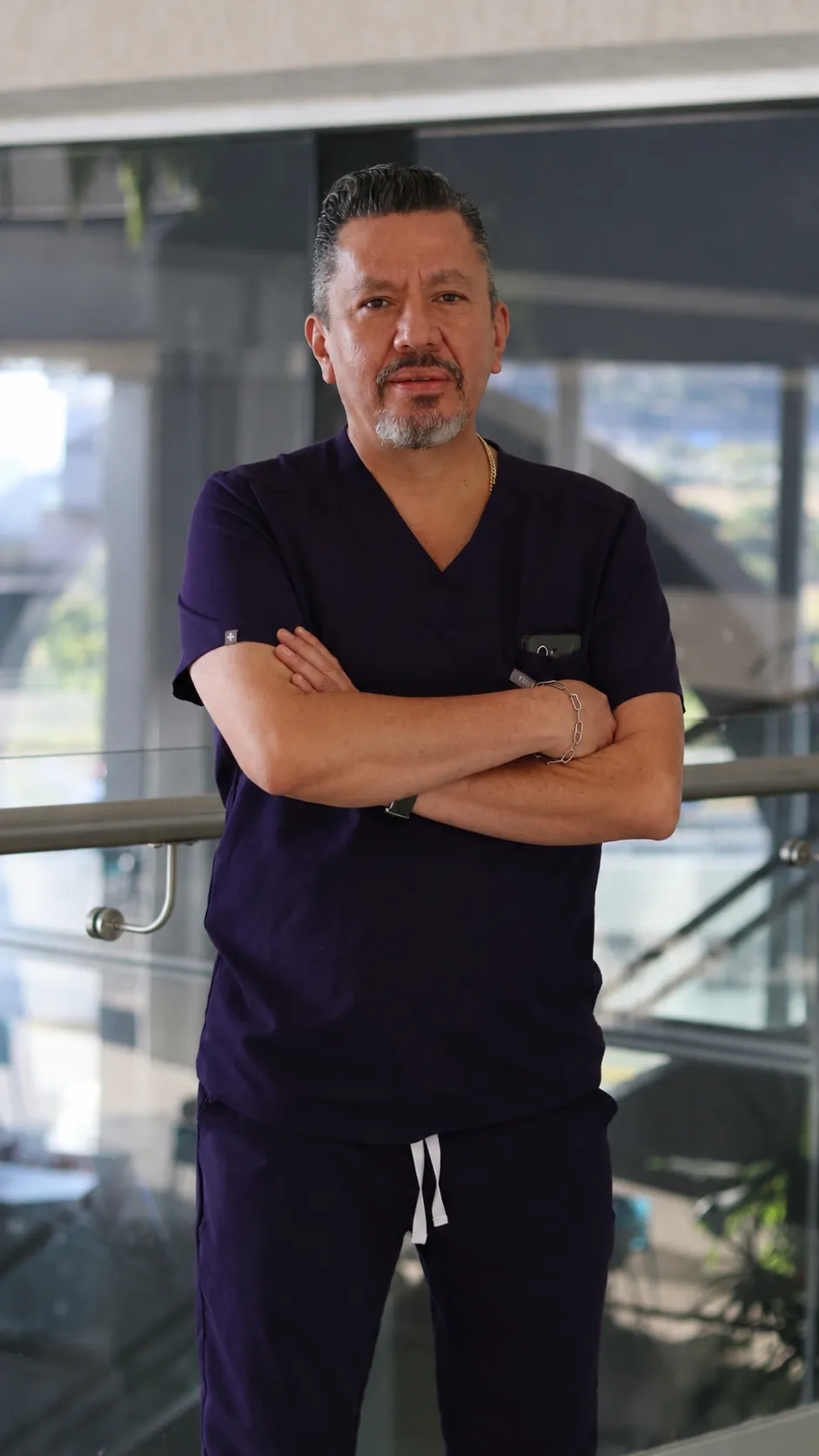 FOTO DEL DR. IGNACIO GONZÁLEZ - Cirujano Plástico Certificado