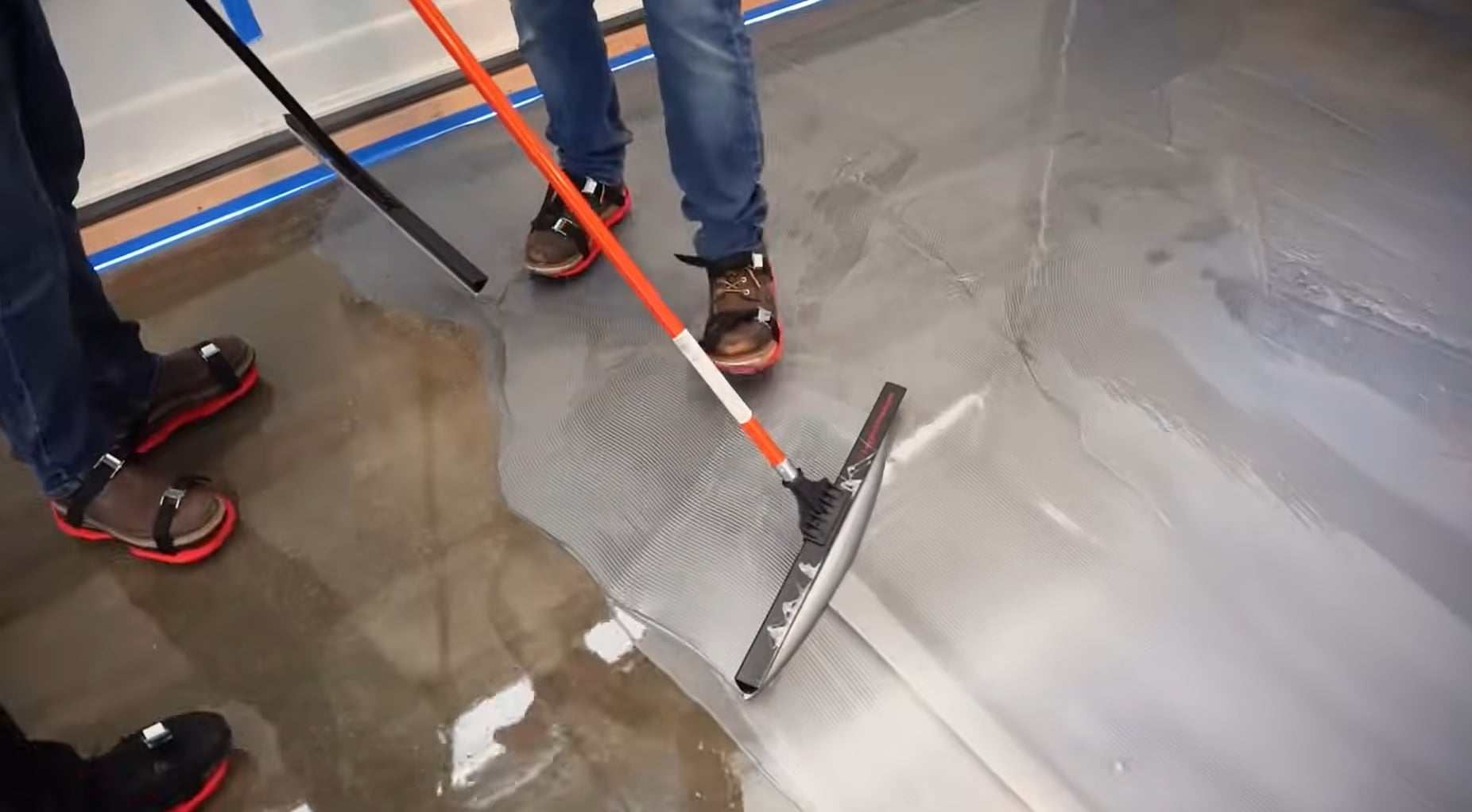 musing squiggly to apply epoxy flooring paint coat to floors