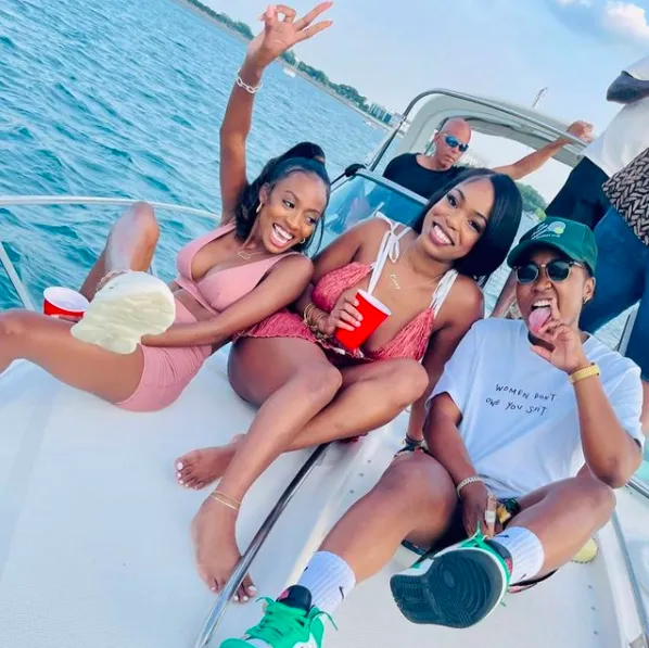 drinking on chicago boat rental 