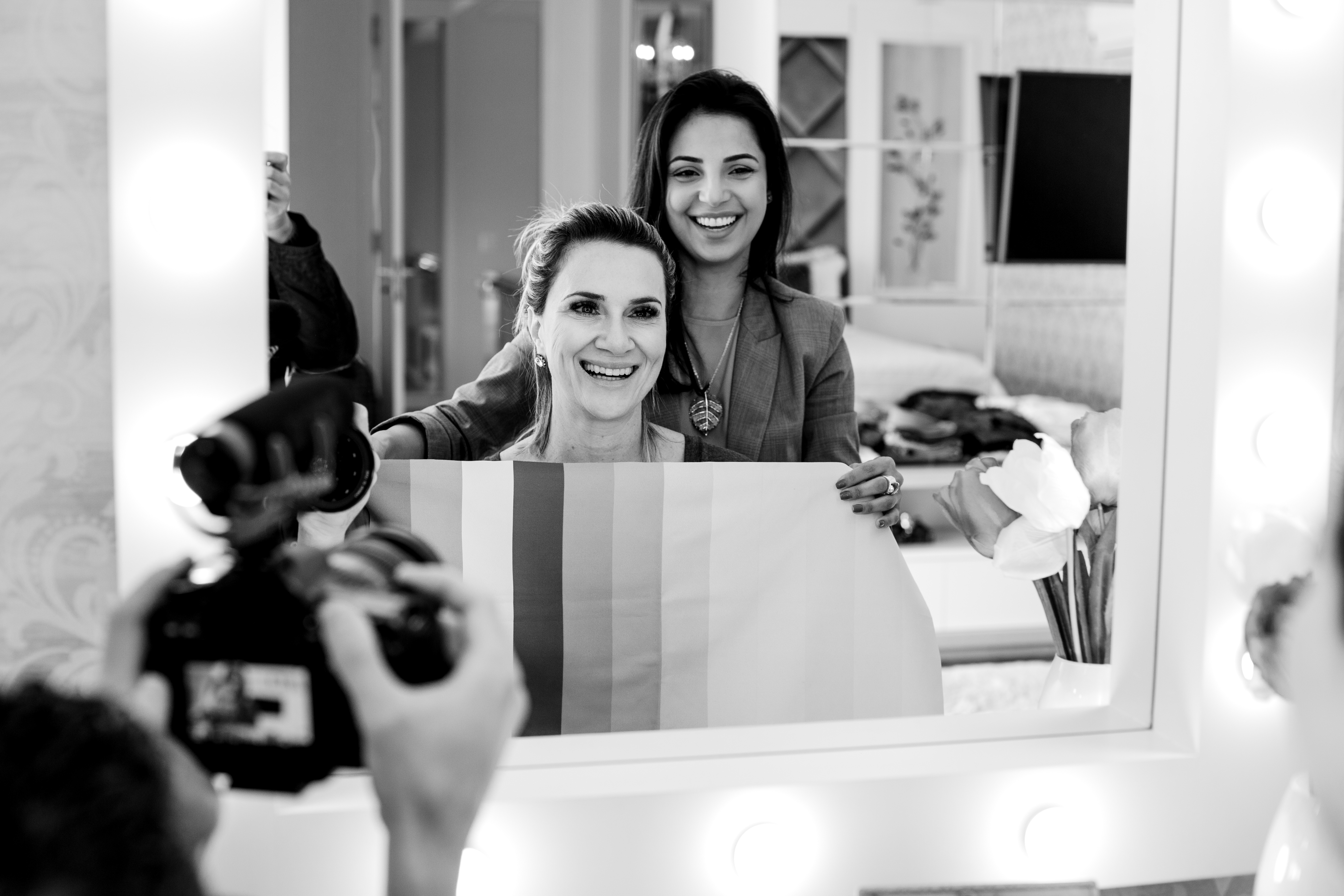 Consultora de imagem premium orientando cliente sobre estilo, postura e presença