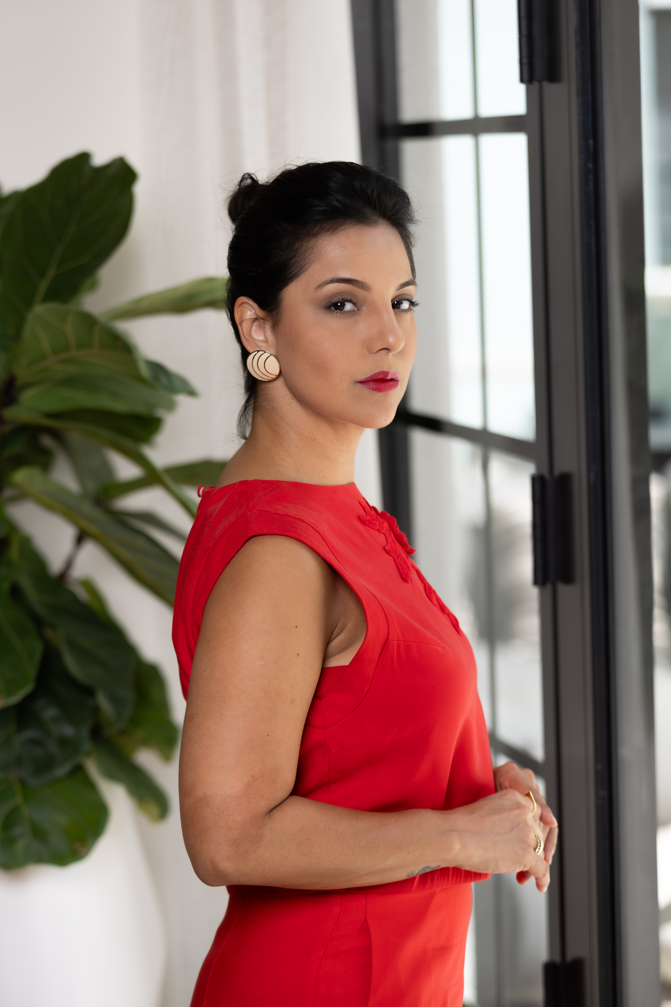 Suellen prestando consultoria premium individual em ambiente executivo
