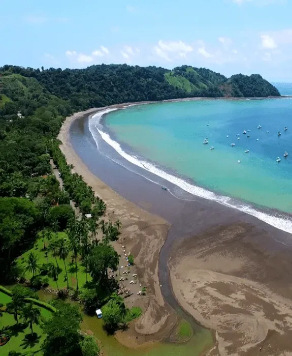 birds eye photography of boat on body of water