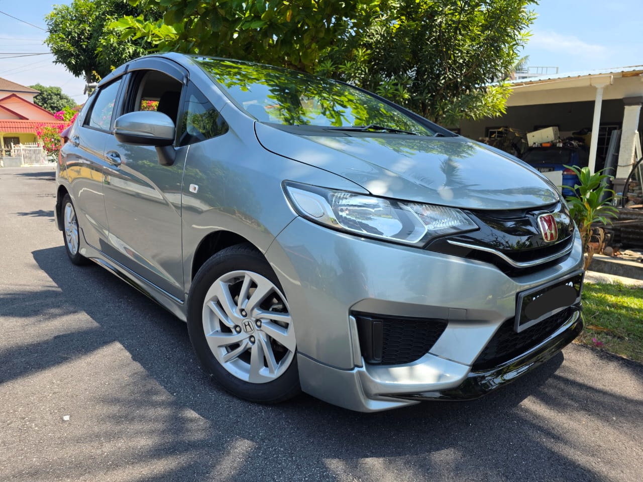 Primary view of the selected car