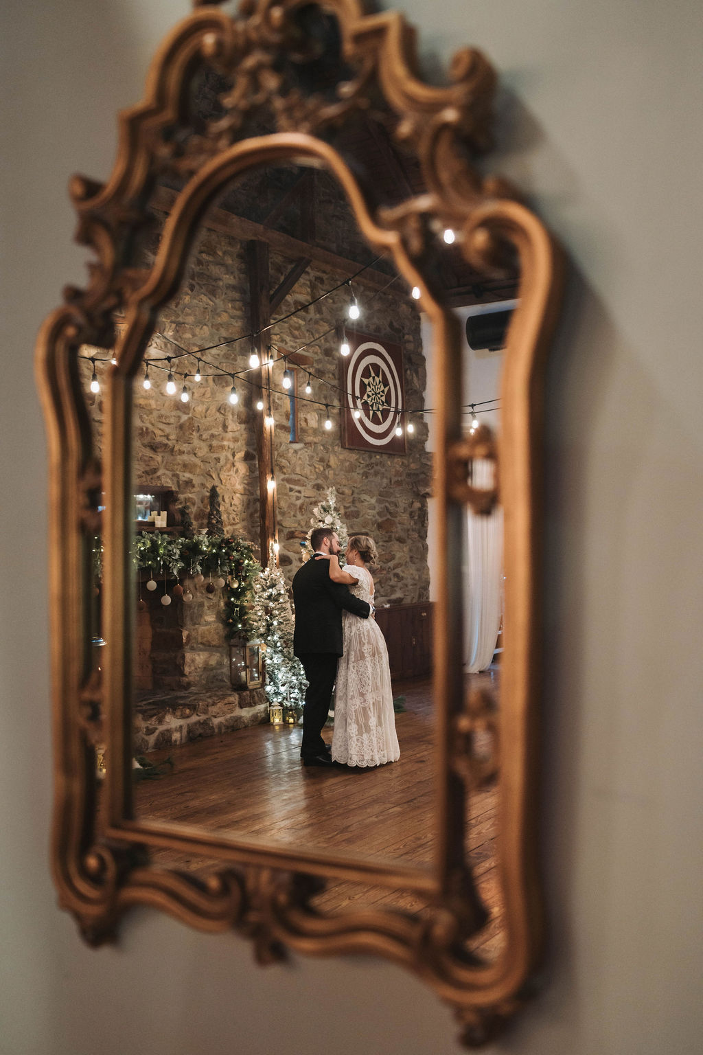 Intimate wedding portrait with natural light - Portraits by Shannon Moriah