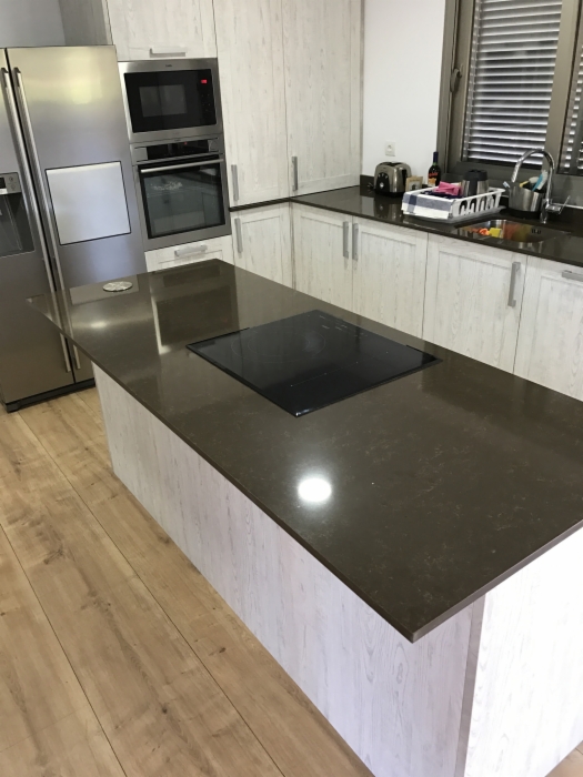 Perspectiva crepuscular de la vivienda unifamiliar Adeje con iluminación rasante