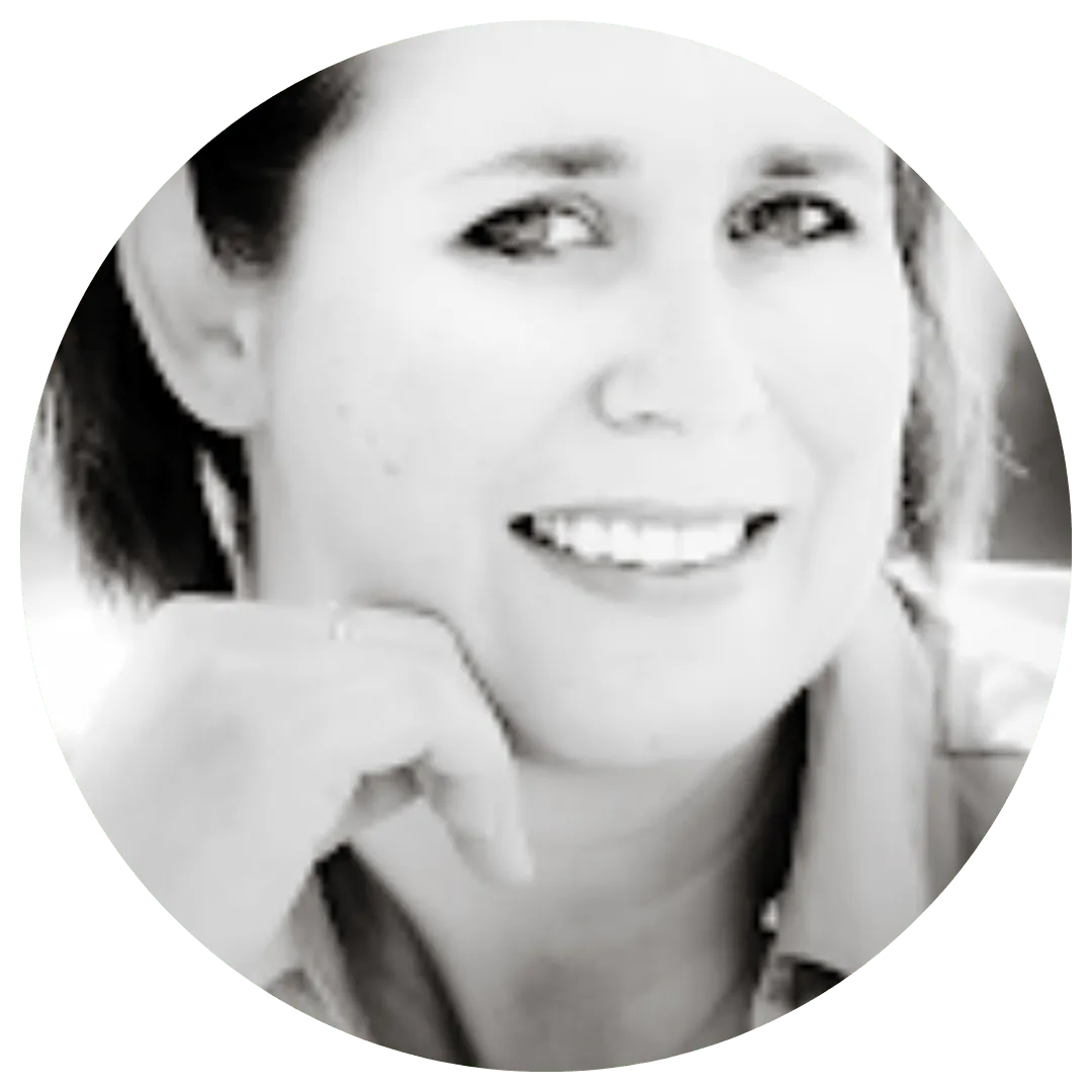 Headshot of Angelique Duffield, a white woman with straight brown hair cropped short