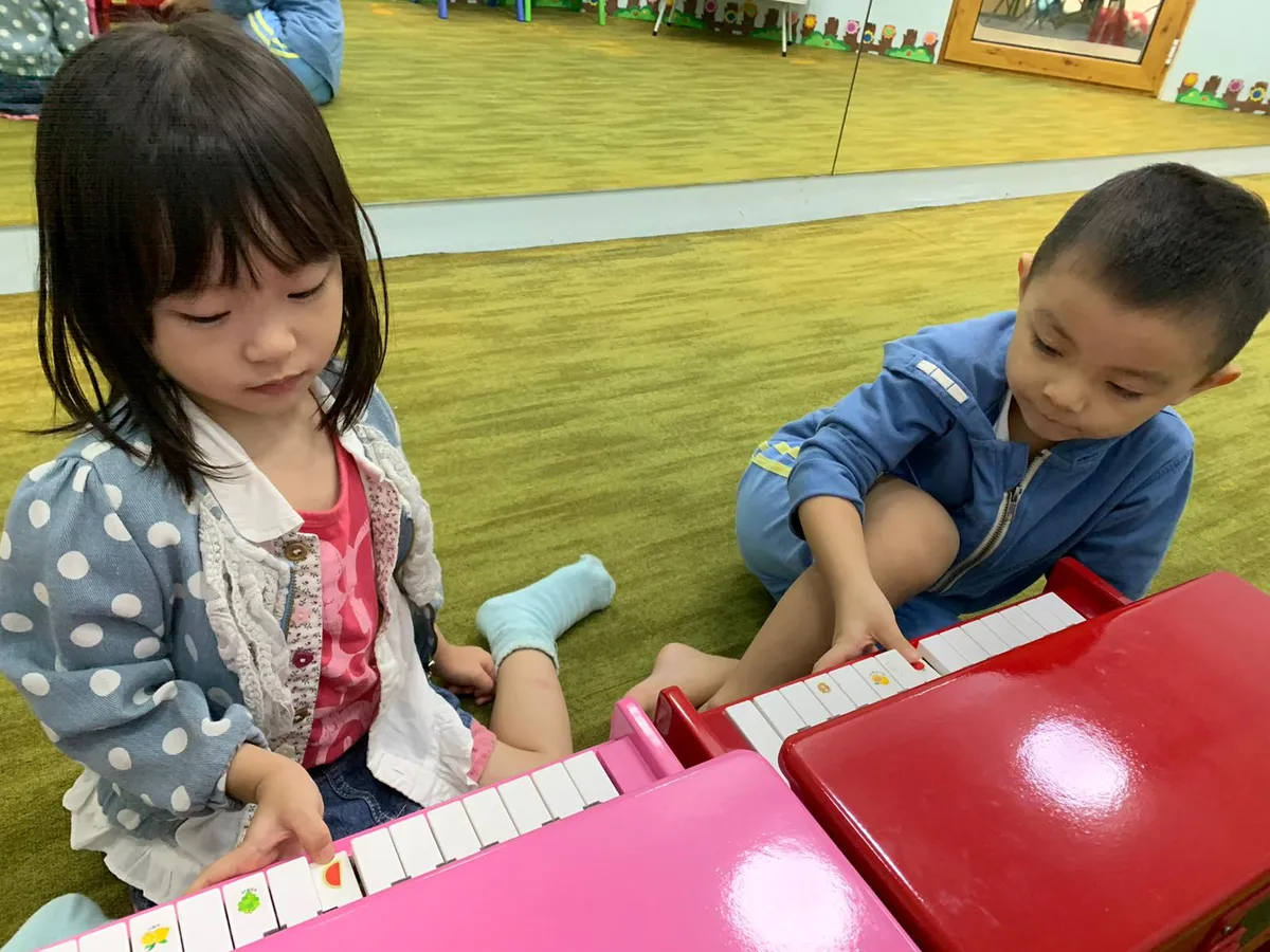 Young children leaning music