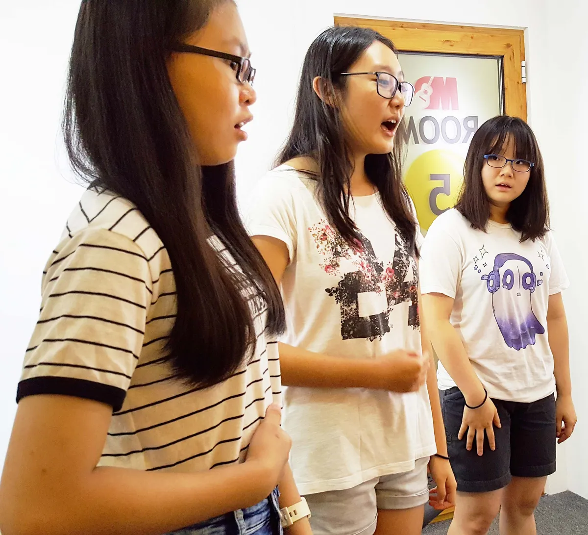 One-to-one vocal coaching session with a teacher and student