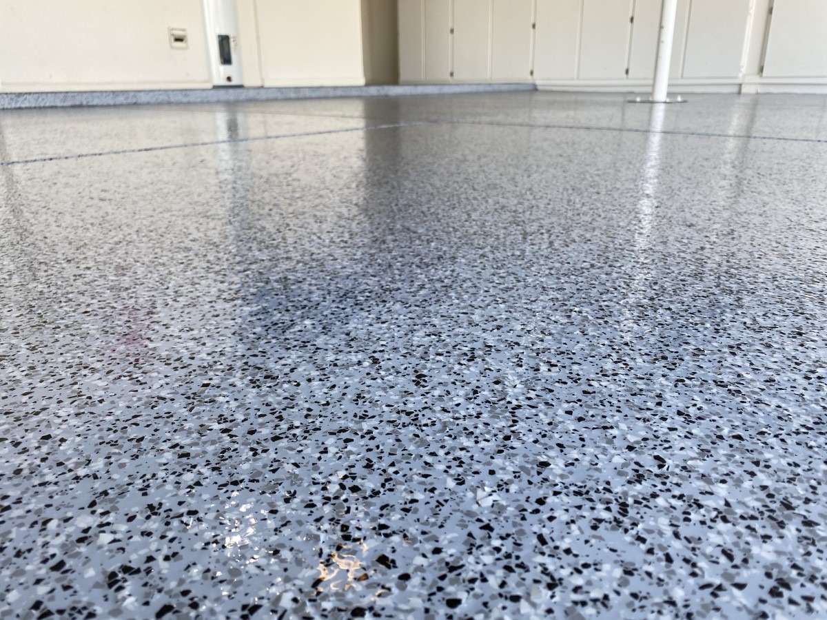 Decorative flake epoxy garage floor coating with seamless finish
