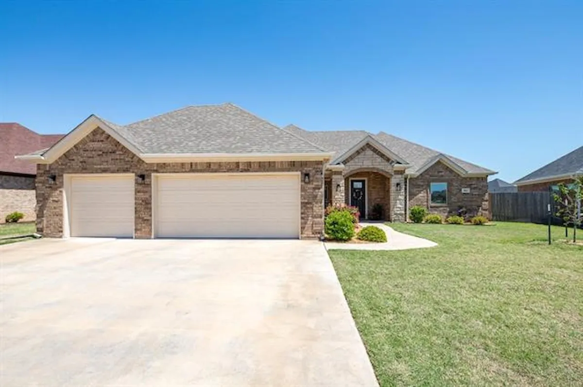 Wichita Falls Concrete Pros builds and installs Driveway