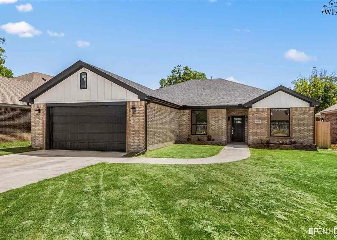 Wichita Falls Concrete Pros builds and installs Driveway